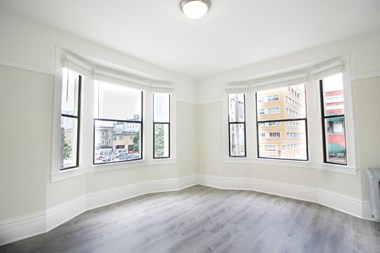 150 Franklin Street 1 Bed Apartment for Rent Photo Gallery 1